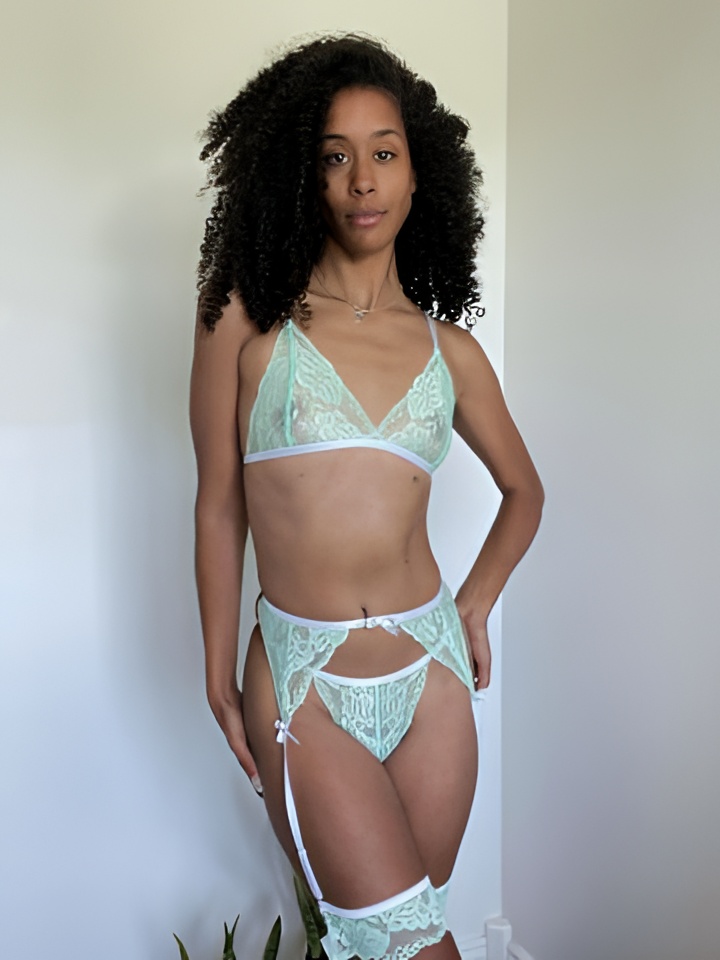 Индивидуалка Искра, доступна для личного знакомства от 1500 руб