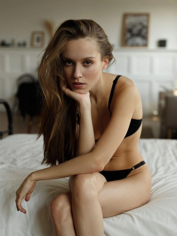 Света привлекательная девушка из Сызрани цена от 8000 руб