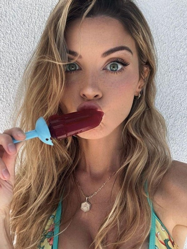 Жанна привлекательная девушка из Сызрани цена от 5000 руб